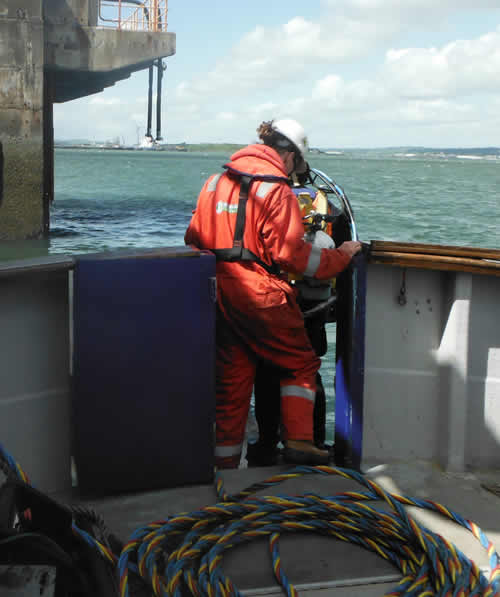 hardhat diver